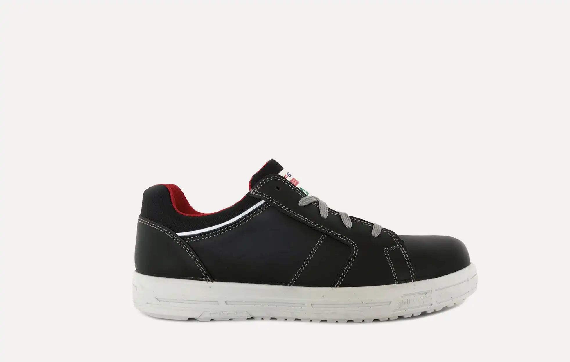 MANHATTAN Scarpa antinfortunistica Bassa linea METROPOLIS su sfondo bianco