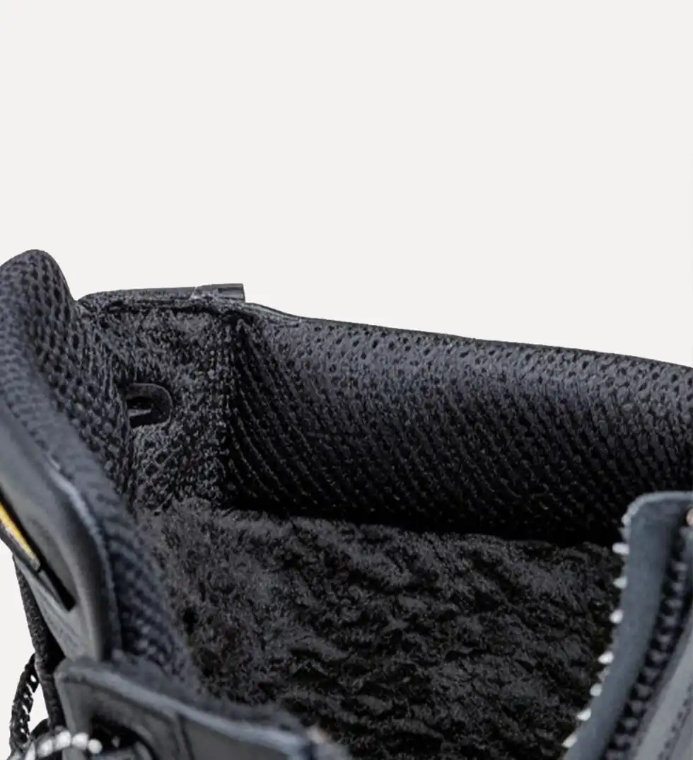 dettaglio interno di lana sintetica nera