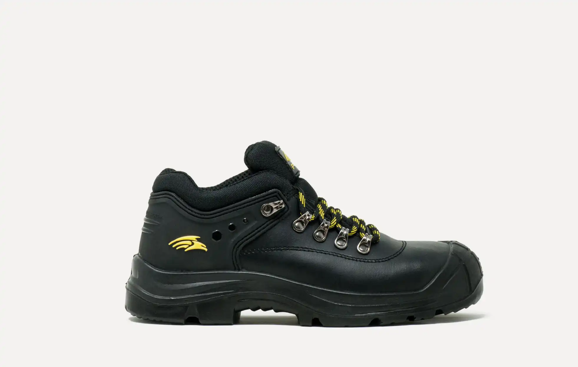 PB1C BLACK LOW Scarpa antinfortunistica Bassa BASES in pelle su sfondo bianco